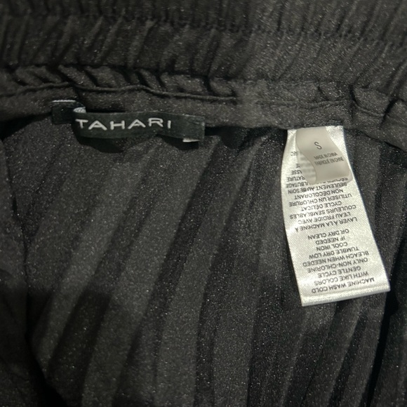 Pleated skirt - Picture 2 of 3